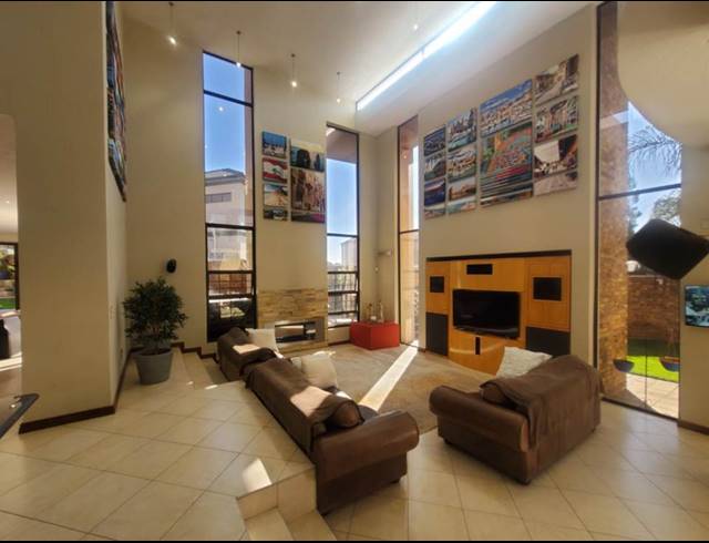 6 BEDROOM HOUSE FOR SALE IN MEYERSDAL